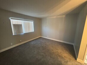 27063 Crossglade Ave in Santa Clarita, CA - Building Photo - Building Photo