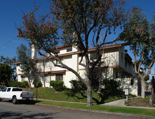 4241-4249 Howard Ave in Los Alamitos, CA - Building Photo - Building Photo
