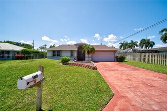 2761 NE 27th Cir in Boca Raton, FL - Building Photo - Building Photo