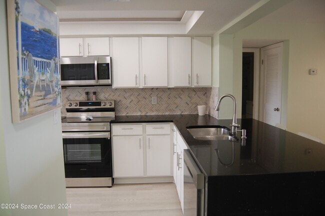 1860 N Atlantic Ave in Cocoa Beach, FL - Building Photo - Building Photo