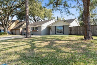 9655 Meadowland Dr in Houston, TX - Building Photo - Building Photo