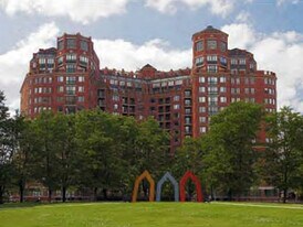 10 Rogers St in Cambridge, MA - Building Photo