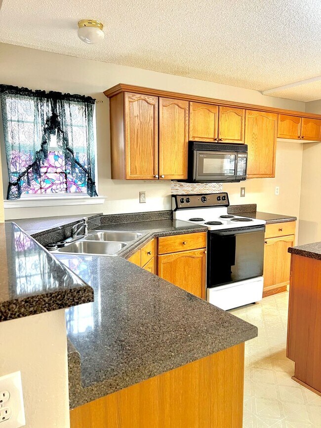 3906 Sundale Way W in Memphis, TN - Building Photo - Building Photo