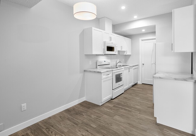 1362 Erker Cres NW in Edmonton, AB - Building Photo - Building Photo