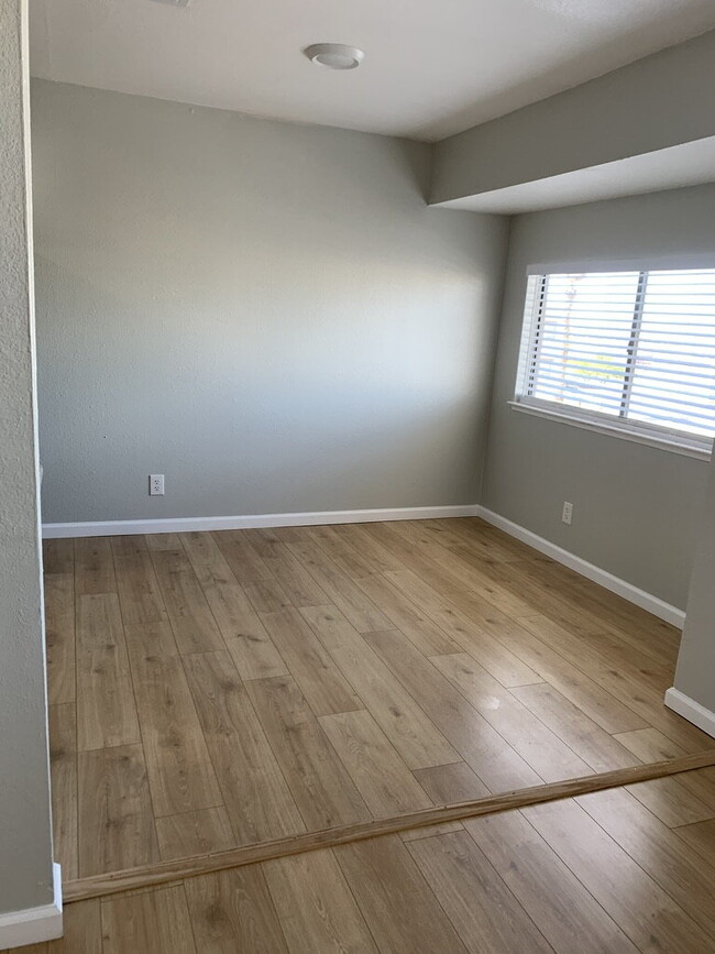 6927 Appleton Dr in Las Vegas, NV - Building Photo - Building Photo