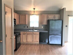 898 Cottonwood Dr in Elwood, IL - Foto de edificio - Building Photo