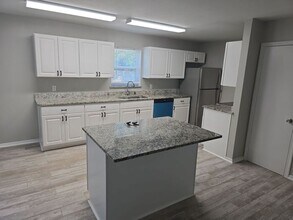 202 Linda Ln in Euless, TX - Building Photo - Building Photo