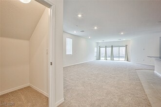 7412 Legacy Pt St in Las Vegas, NV - Building Photo - Building Photo