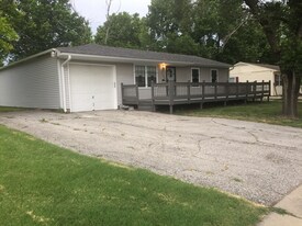 13808 12 St in Grandview, MO - Building Photo