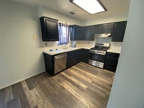 1083 Galileo Ct in Hanford, CA - Building Photo - Building Photo