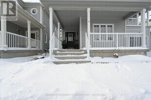 6 Truscott Ave in Georgina, ON - Building Photo