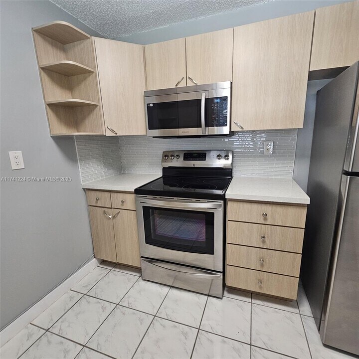 11510 SW 181st St in Miami, FL - Building Photo