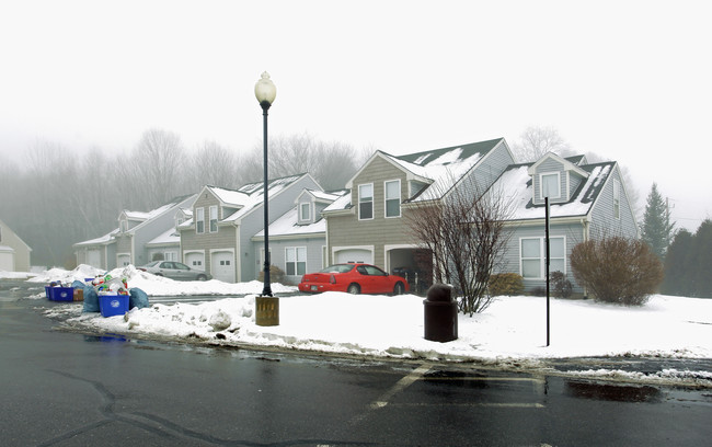 Crocketts Crossing in Somersworth, NH - Building Photo - Building Photo