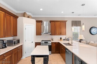 6155 Dogleg Dr in Naples, FL - Building Photo - Building Photo