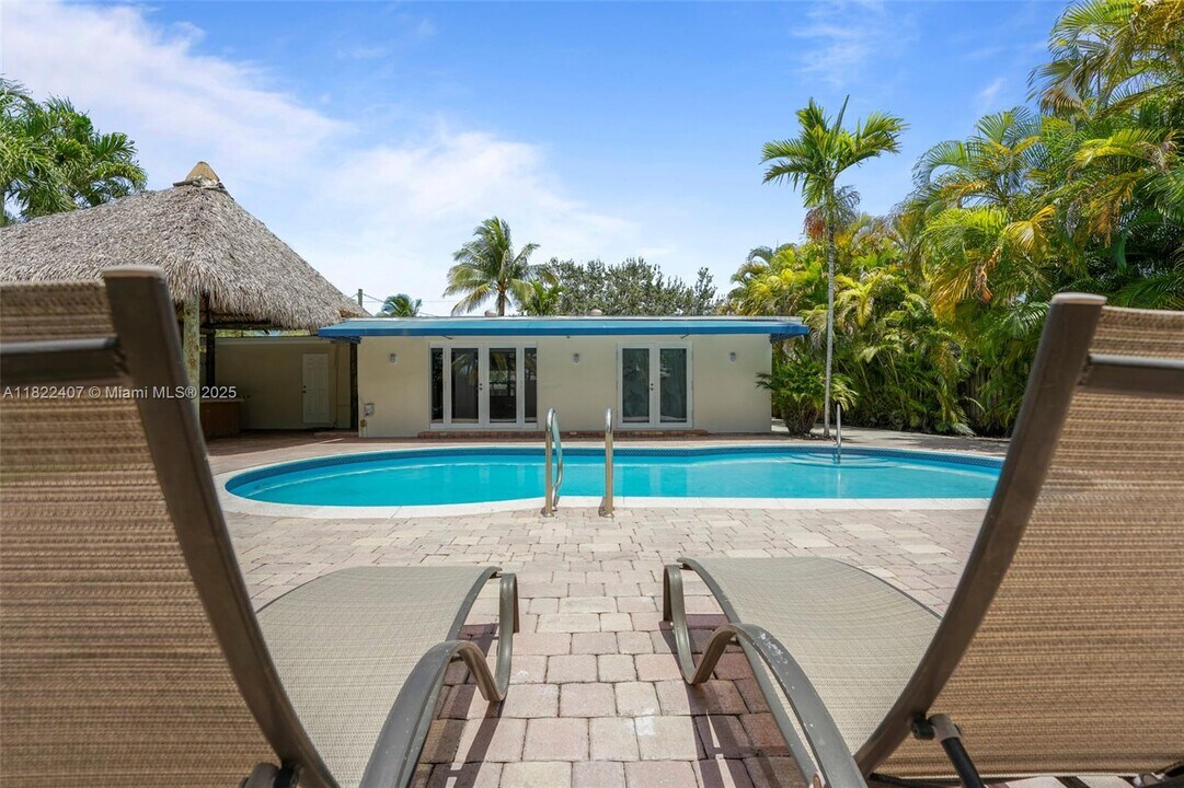 12730 Ixora Rd in North Miami, FL - Building Photo