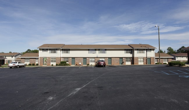 Fairview Gardens Apartments in Anderson, SC - Foto de edificio - Building Photo