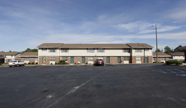 Fairview Gardens Apartments in Anderson, SC - Building Photo - Building Photo