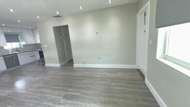 2312 Van Buren St in Hollywood, FL - Building Photo - Building Photo