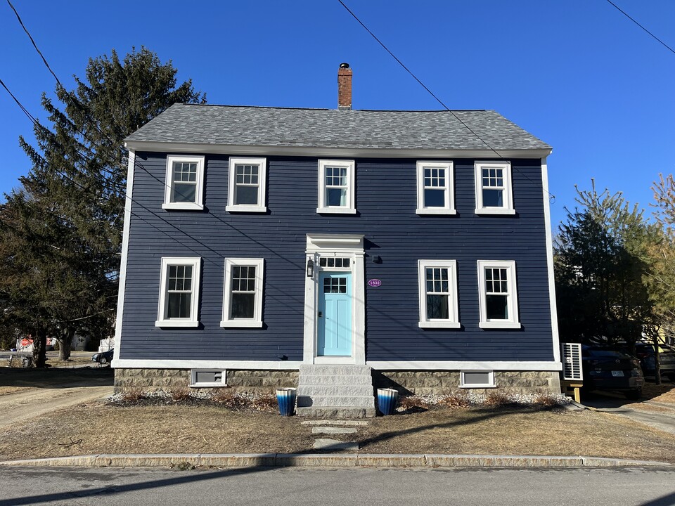 5 Lincoln Ave in Newmarket, NH - Building Photo