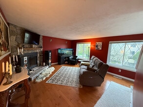 7 Rollins Ct in Merrimack, NH - Building Photo - Building Photo