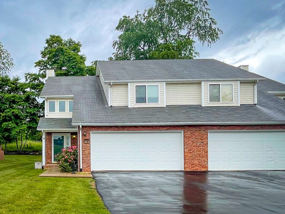 156 Robinson Walk in Bristol, TN - Building Photo