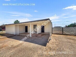 3966 E Sylvane Dr in Tucson, AZ - Building Photo - Building Photo