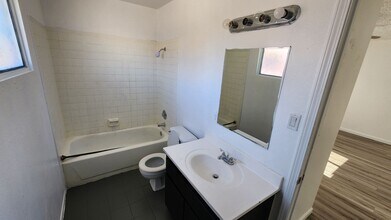 6940 Hopkins Dr in Las Vegas, NV - Building Photo - Building Photo