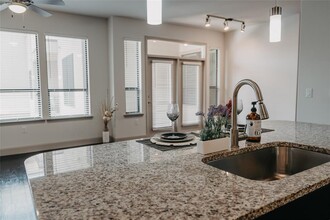 1301 Richmond Ave. in Houston, TX - Building Photo - Building Photo