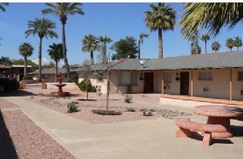 Moon River Apartments in Phoenix, AZ - Building Photo