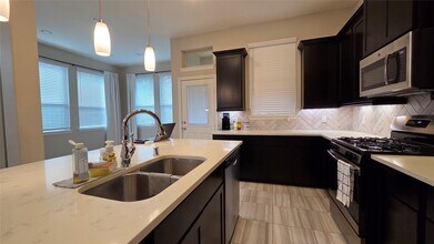 28056 Rocky Heights Dr in Spring, TX - Building Photo - Building Photo