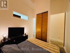 135-135 Dalhousie St in Toronto, ON - Building Photo - Building Photo