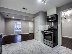 568 Coolair Dr in Dallas, TX - Building Photo - Building Photo
