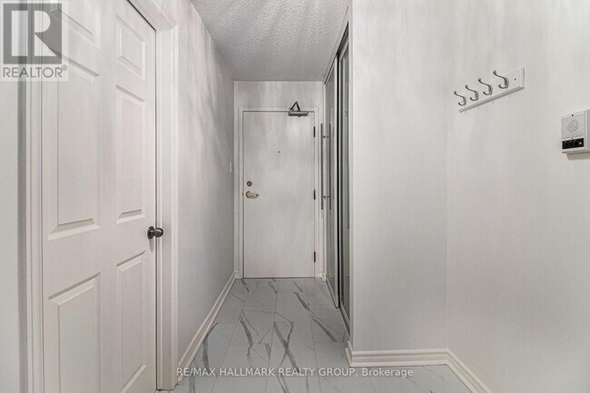 1099 Cadboro Rd in Ottawa, ON - Building Photo - Building Photo