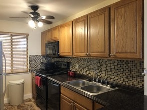 2828 Tennis Club Dr-Unit -206 in West Palm Beach, FL - Building Photo - Building Photo