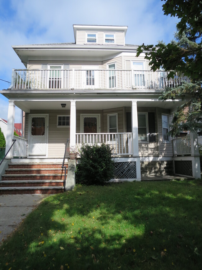 5 Freeman St, Unit 1 in Arlington, MA - Foto de edificio - Building Photo