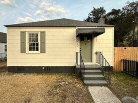 2117 Thornlee Dr in North Charleston, SC - Building Photo