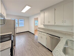 5713 Xerxes Ave S in Edina, MN - Foto de edificio - Building Photo