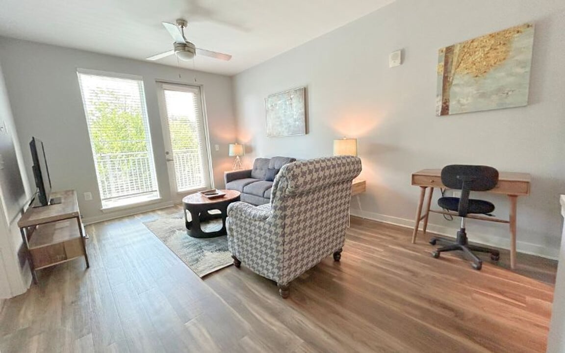 6400 Blue Stone Rd in Sandy Springs, GA - Foto de edificio