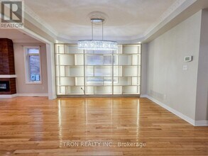 32 Arundel Dr in Vaughan, ON - Building Photo - Building Photo