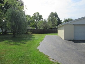 2433 Bainbridge Ave in Youngstown, OH - Building Photo - Building Photo