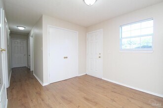 1880 W Godfrey St in Pensacola, FL - Building Photo - Building Photo