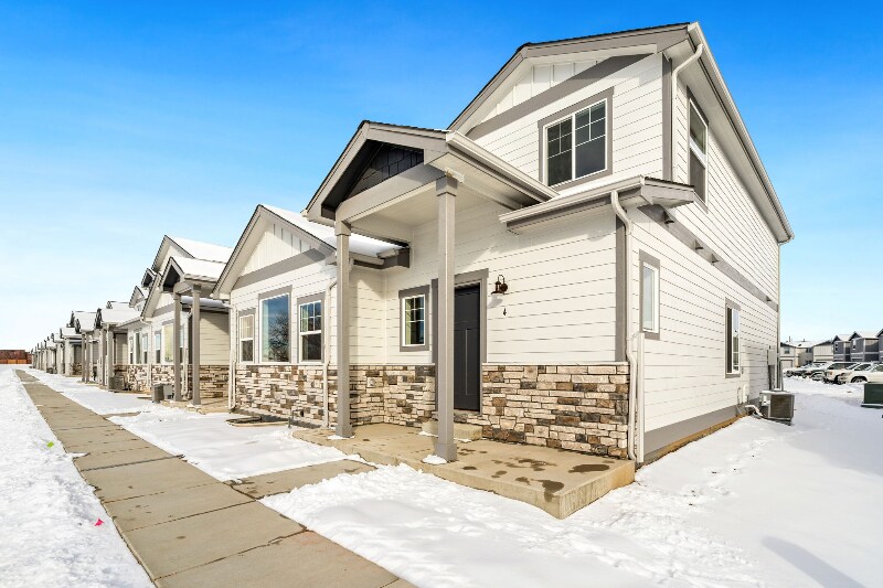 226 E Chestnut St in Windsor, CO - Building Photo