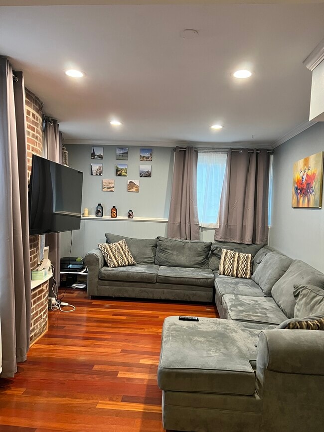 property at 646 W Bittersweet Pl