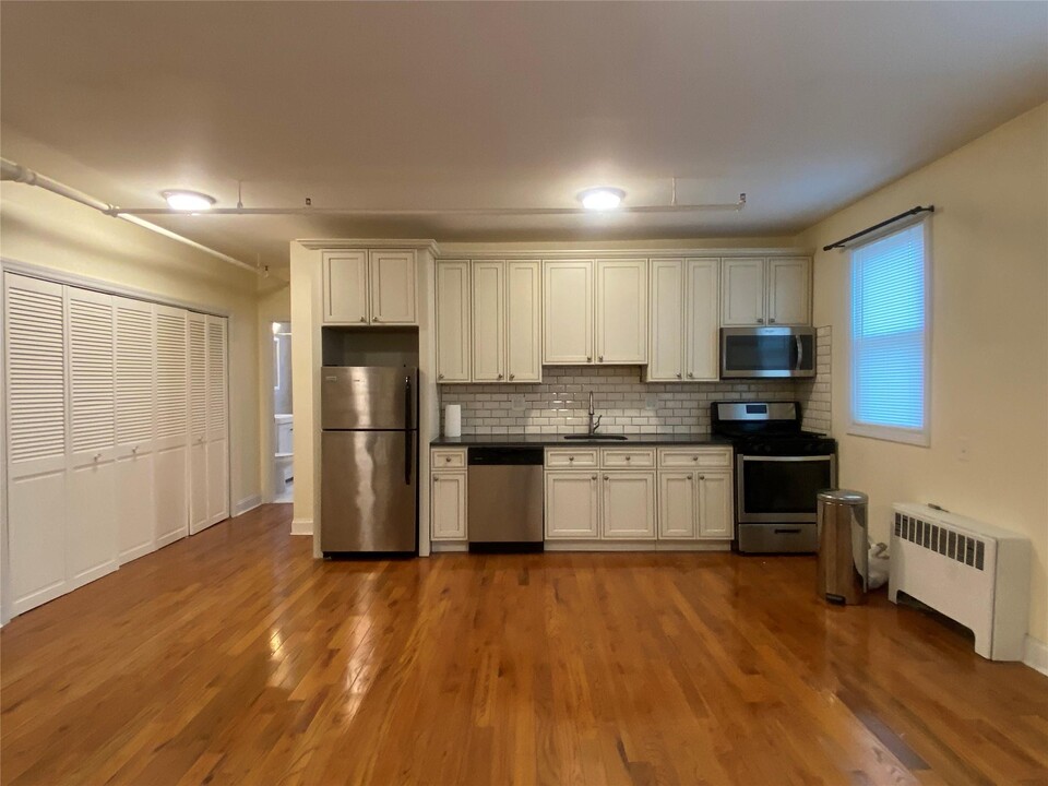 254 W Old Country Rd-Unit -1 in Hicksville, NY - Foto de edificio