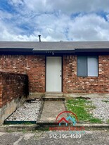 1113 Marlton St in San Marcos, TX - Foto de edificio - Building Photo