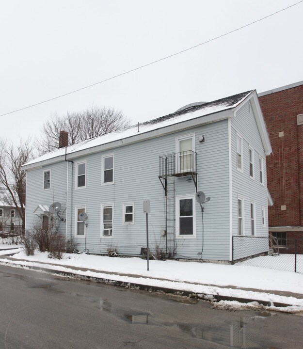 37 Melville St in Pittsfield, MA - Building Photo