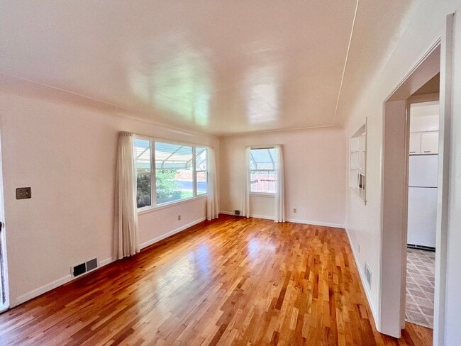 property at 2304 W 6th St