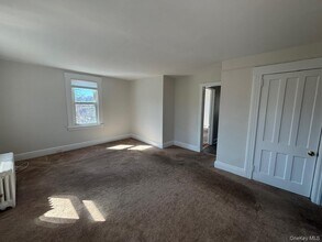 243 Glenville Rd in Greenwich, CT - Foto de edificio - Building Photo