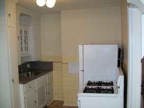 572 Howell Ave, Unit 1 in Cincinnati, OH - Building Photo - Building Photo