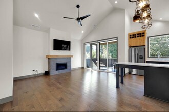 1909 Elkhorn Dr in Eugene, OR - Building Photo - Building Photo